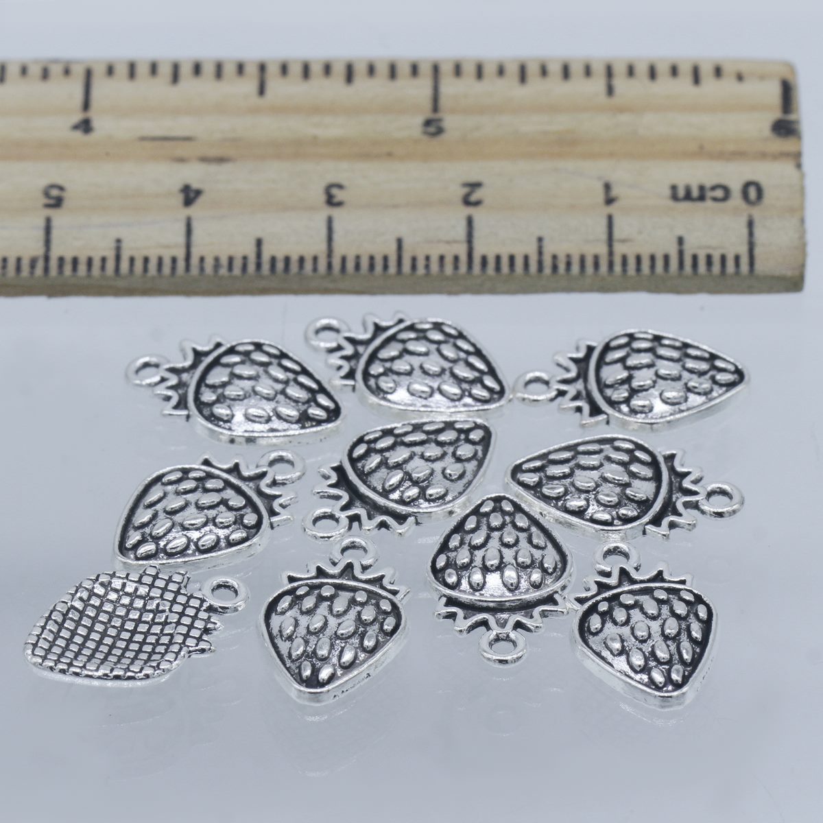 Gift To Love | Metal Craft Fitting Strawberry | Pcs : 10 Pcs | Code : MC-3594