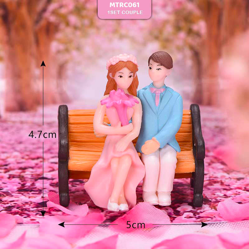 Gift To Love | Miniature Model Set Of Couple N Bench | Code : MTRC061