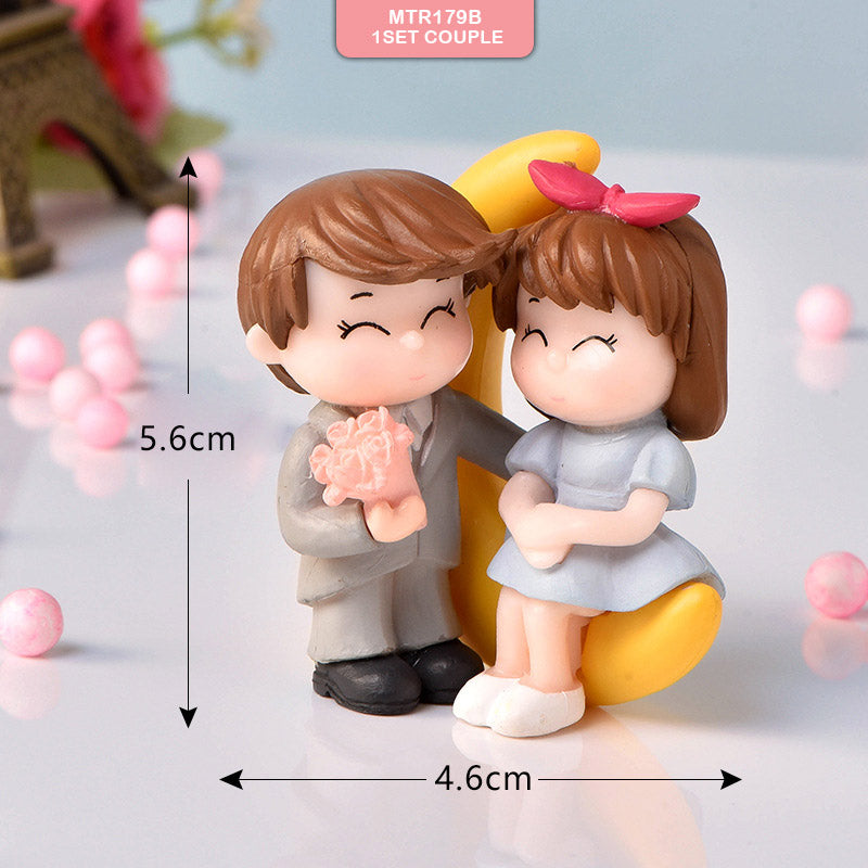Gift To Love | Miniature Model Set Of Couple | Pcs : 1 Set | Code : MTRC179B